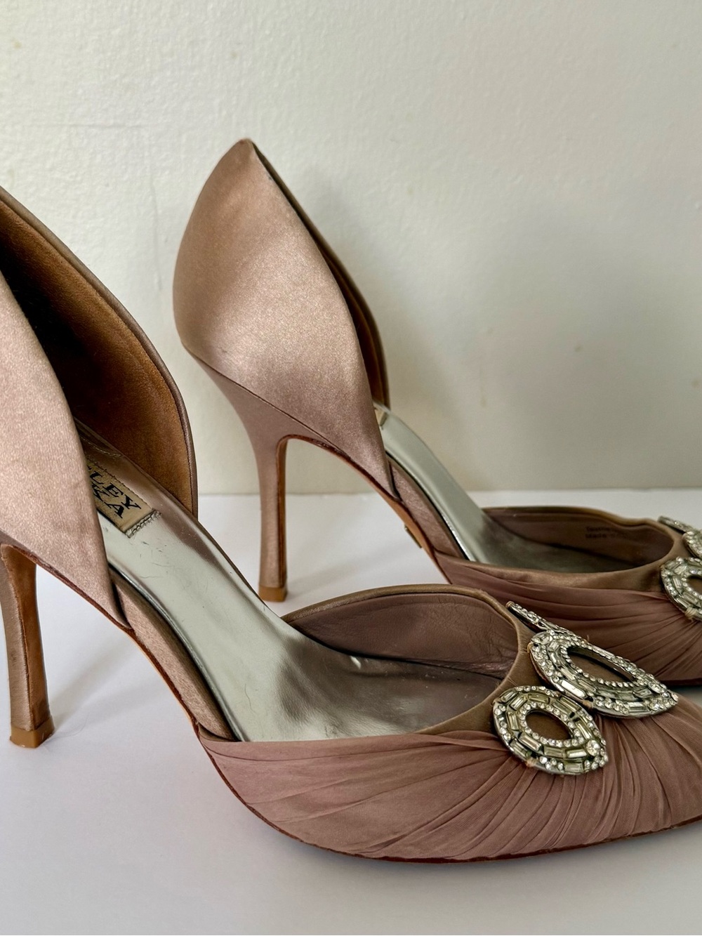 Badgley Mischka "Dawn" Women's Embellished Pointed Heels (SIZE 8)